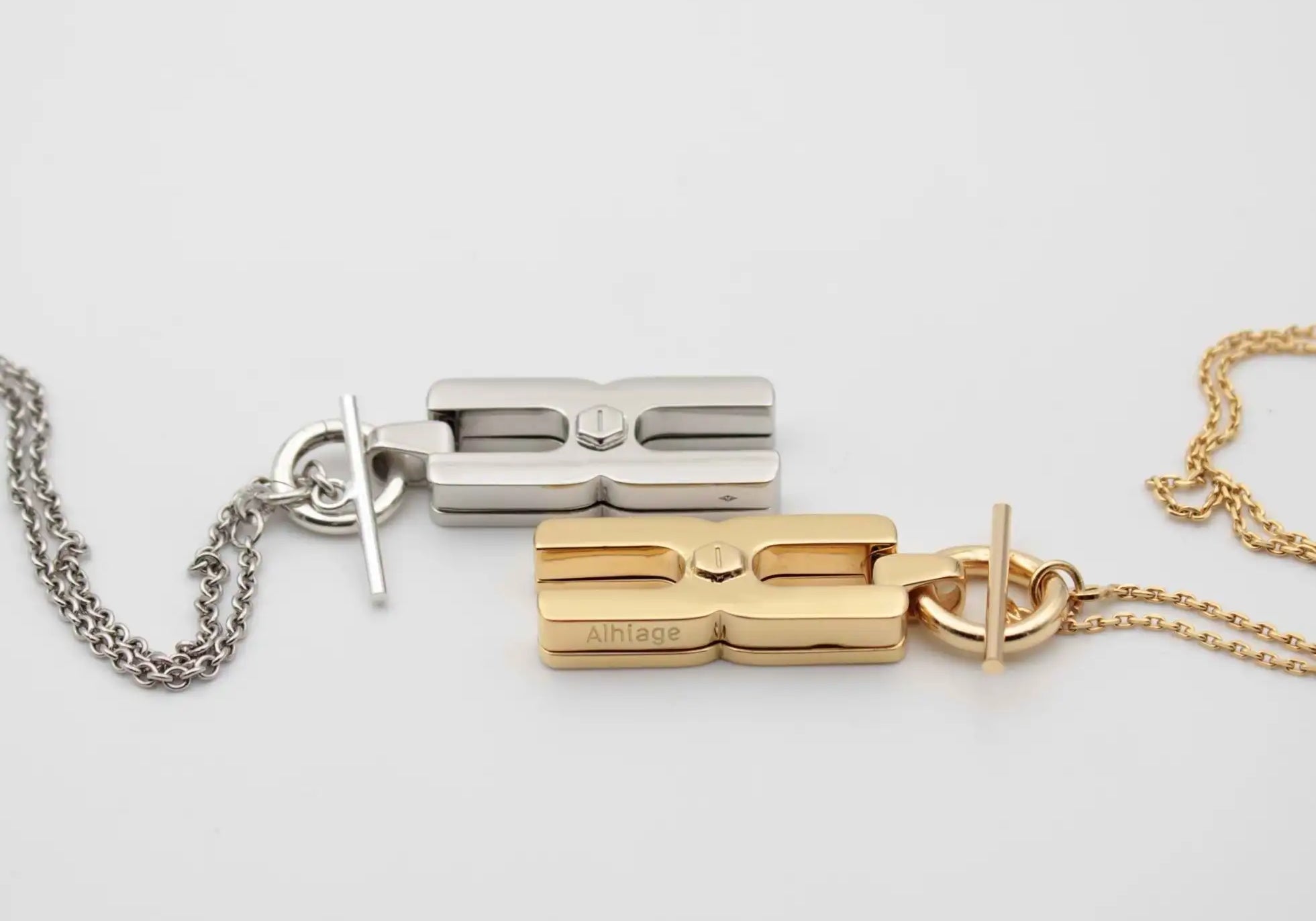 Bijou cheveu de mariage Hera en argent rhodié et vermeil or, alliance personnalisée fabriquée à la main en France pour immortaliser votre mariage.