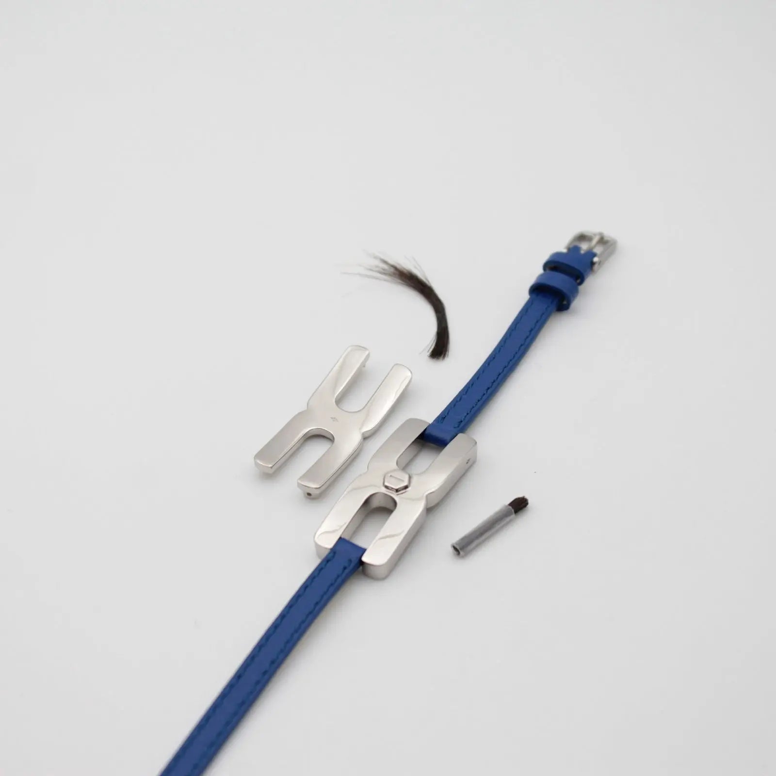 Bracelet Helys M en argent rhodié avec cordon taupe - bijou de naissance personnalisable