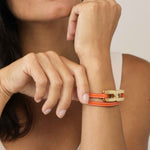 Bracelet Helys O en or vermeil avec cordon cuir orange - bijou personnalisable pour femme