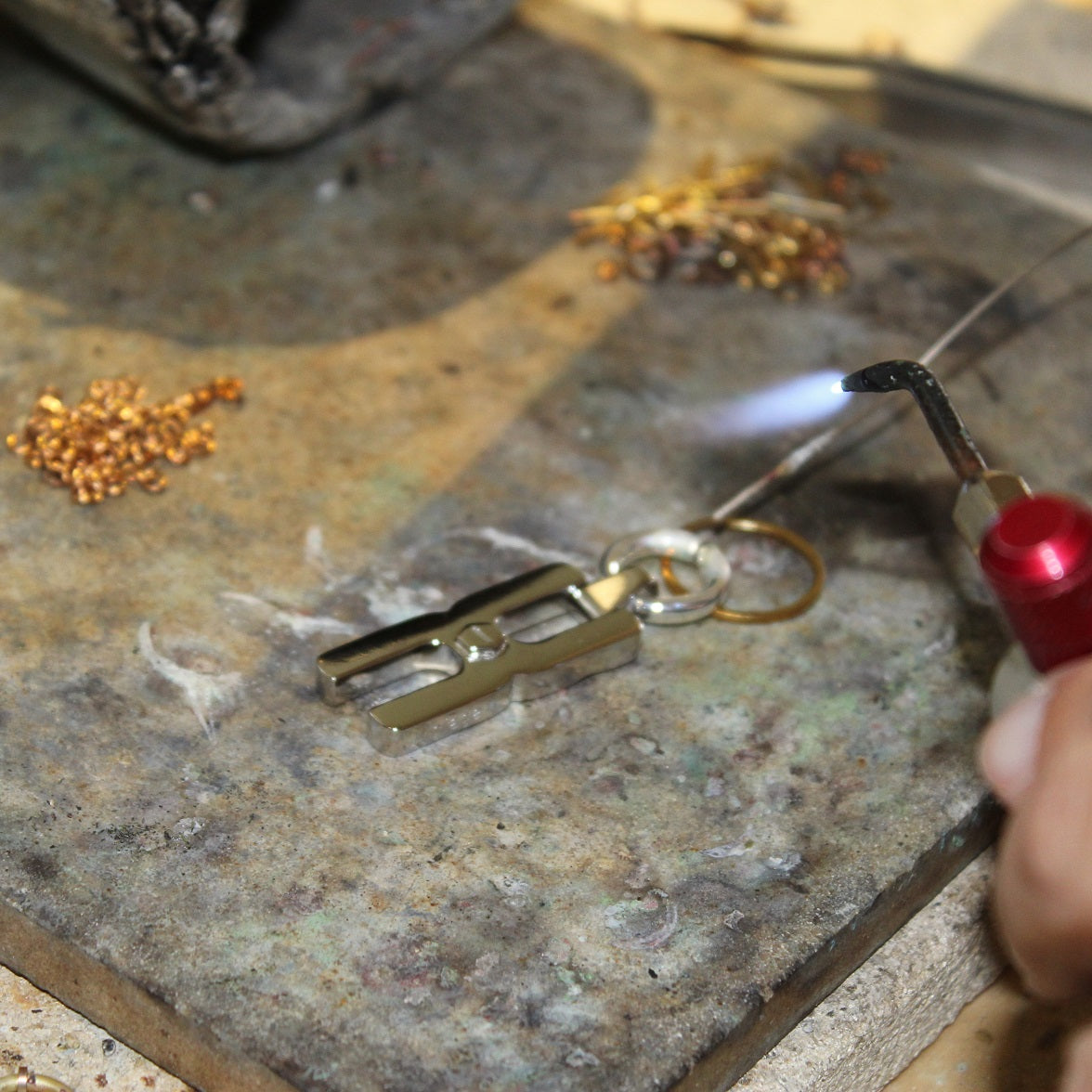 fabrication de collier personnalisé Alhiage