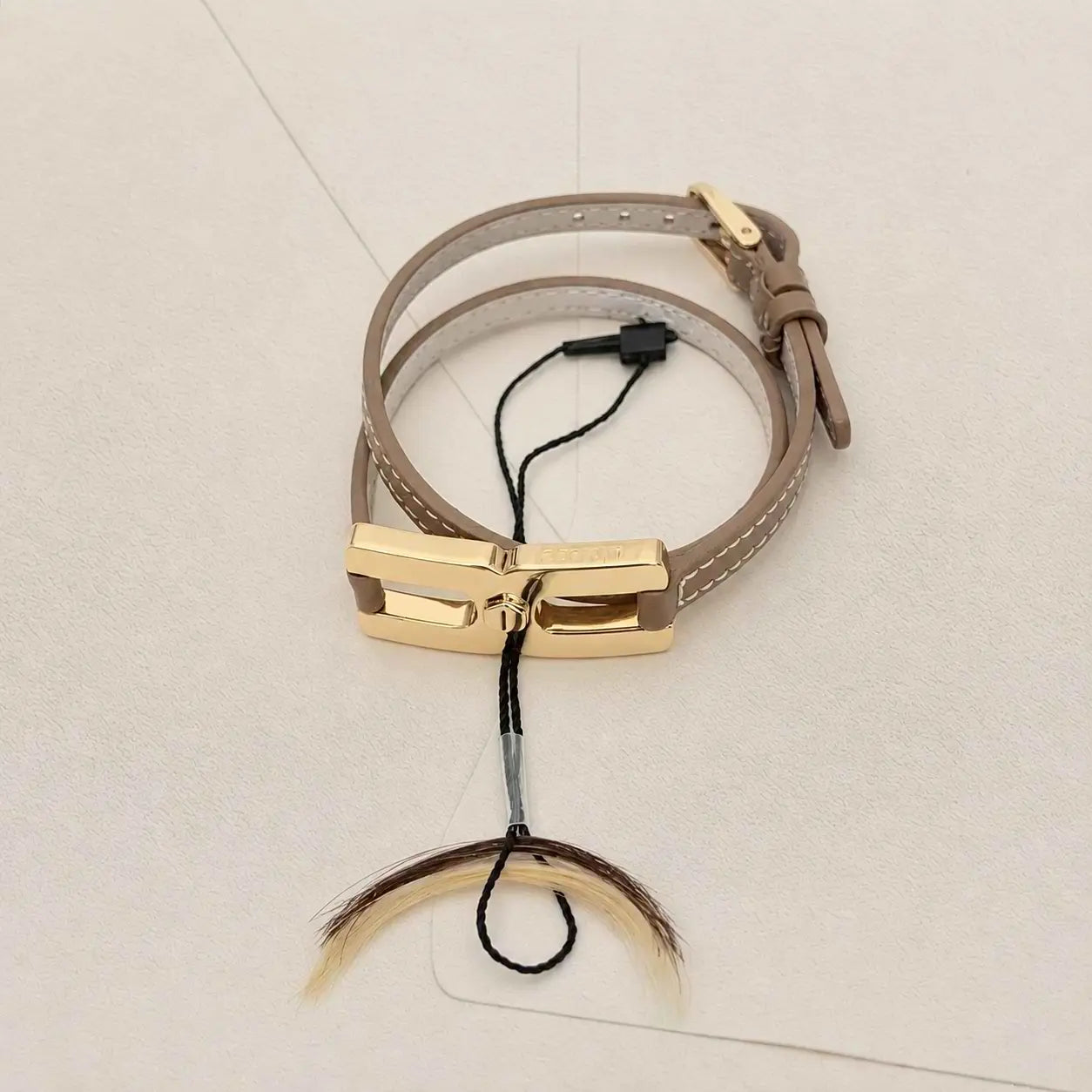 Bracelet Helys T en or vermeil avec cordon taupe - bijou cadeau de naissance personnalise alhiage