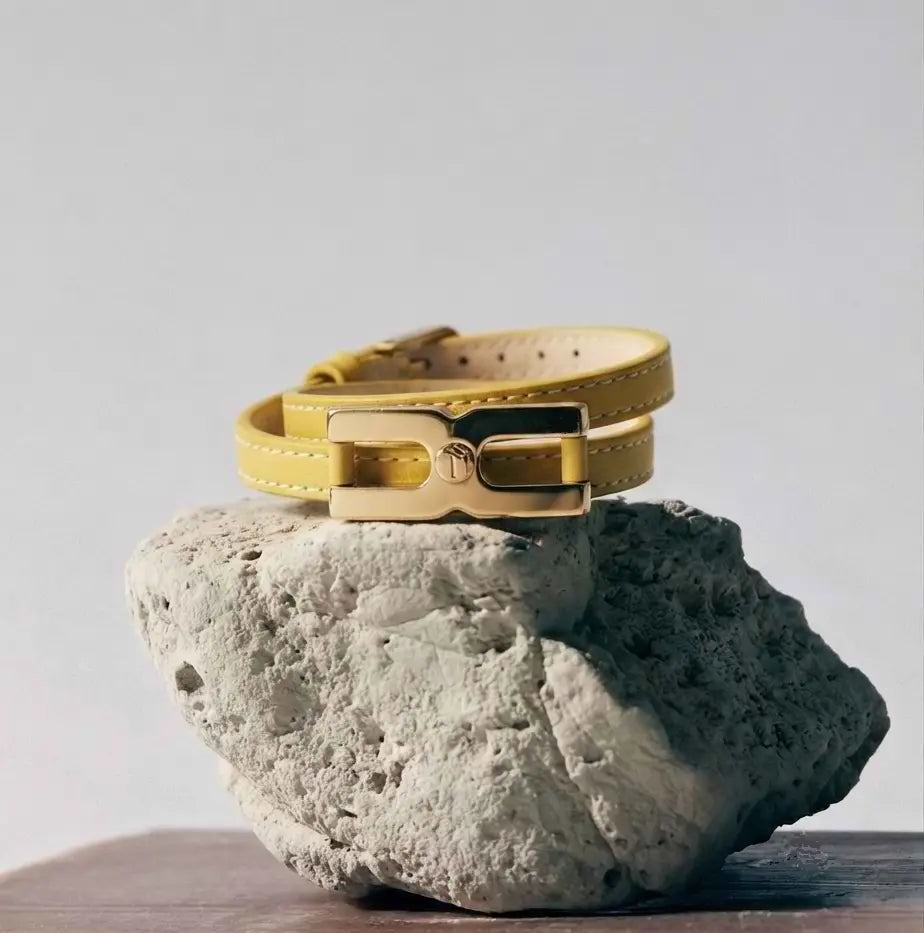 Bracelet Helys Y en or vermeil avec cordon cuir jaune - bijou de naissance personnalisable