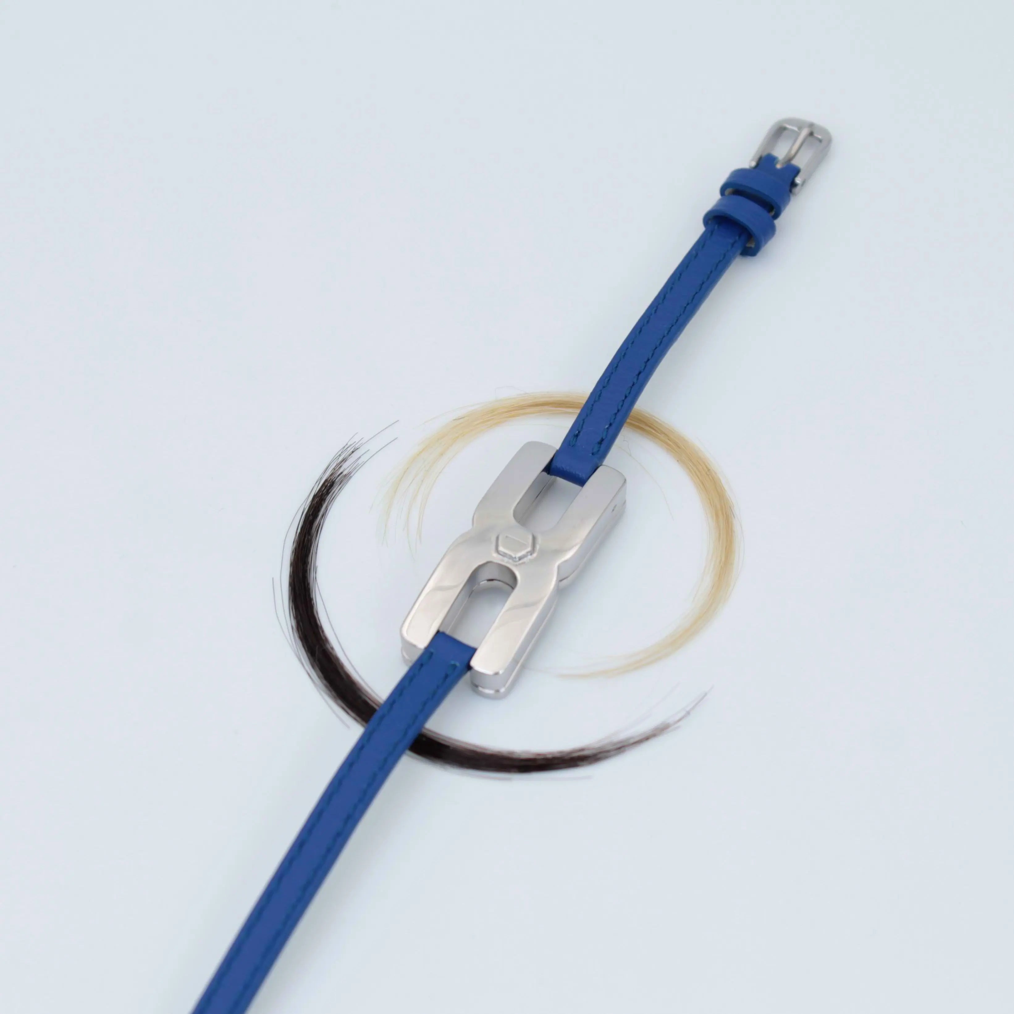 Bracelet argent rhodié porté - bijou mémoriel Helys K élégant made in France