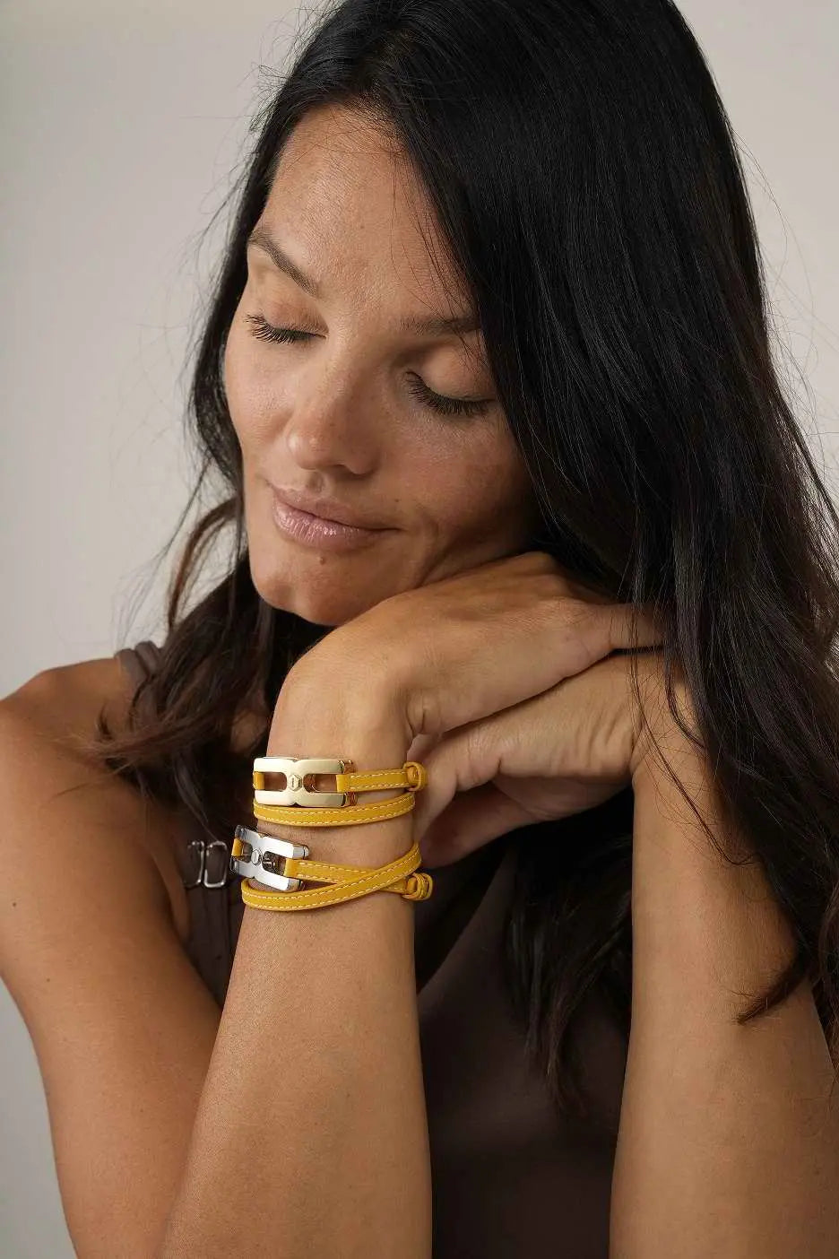 Bracelet Helys Y en or vermeil avec cordon cuir jaune - bijou de sentiment personnalisable