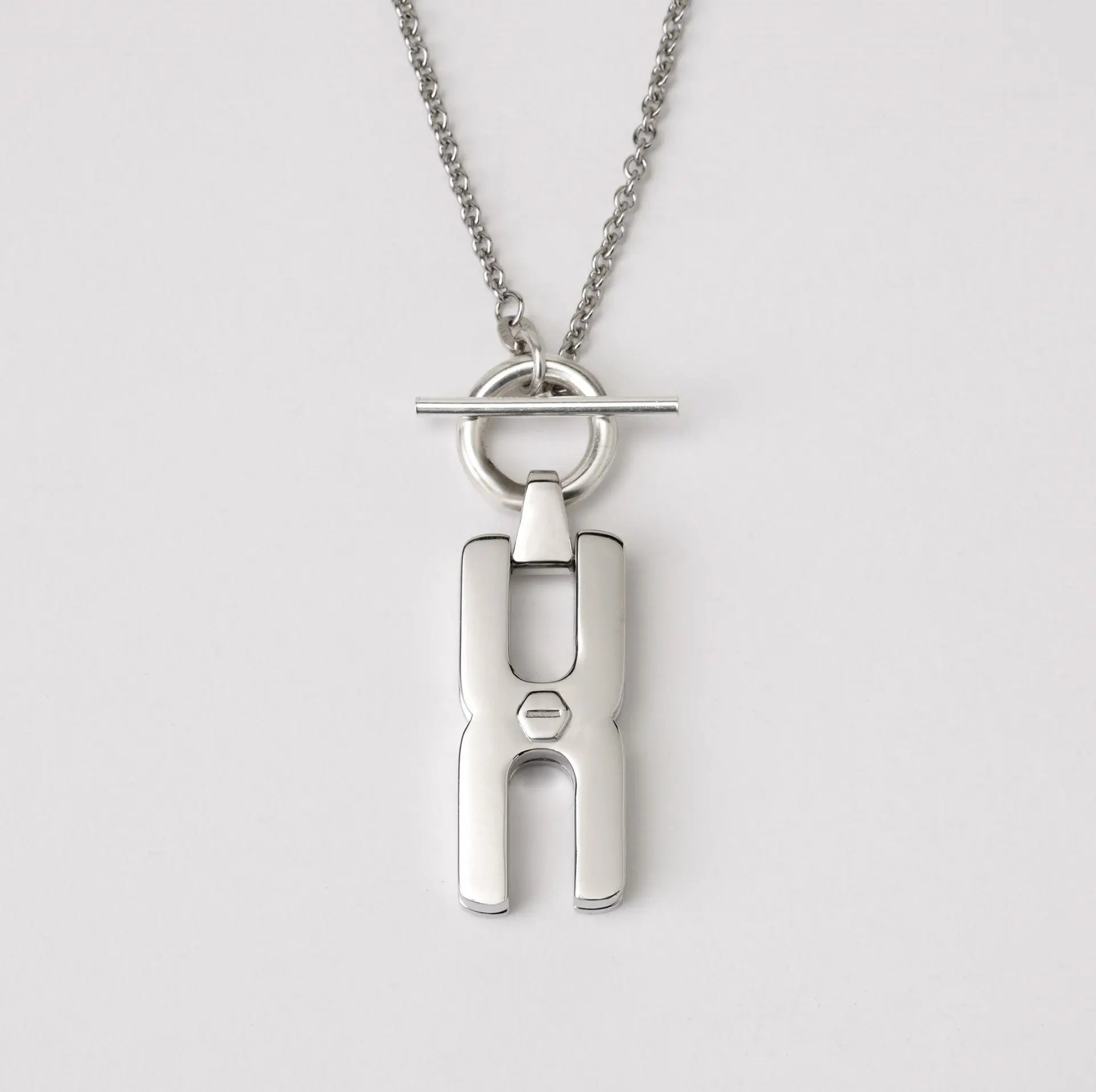 Détail collier argent rhodié - pendentif Hera R artisanal haut de gamme française