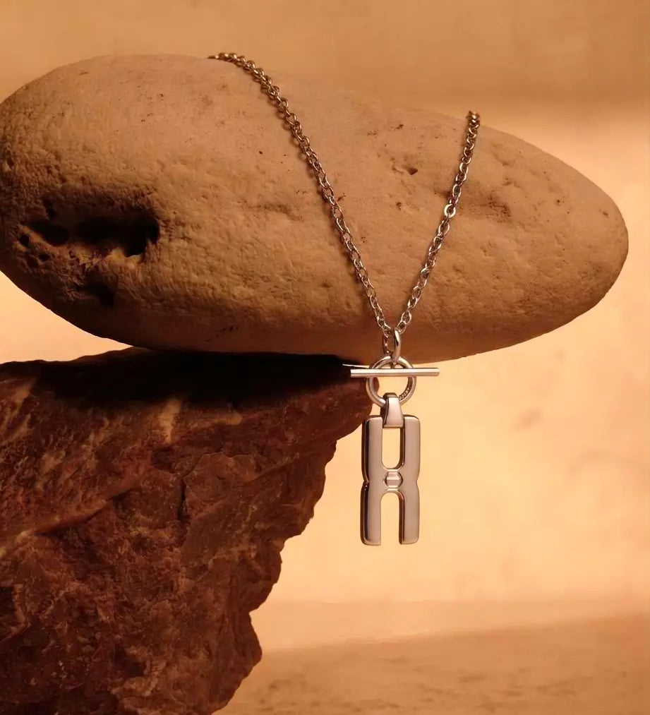 Détail collier argent rhodié - pendentif Hera R artisanal haut de gamme fabricationfrançaise