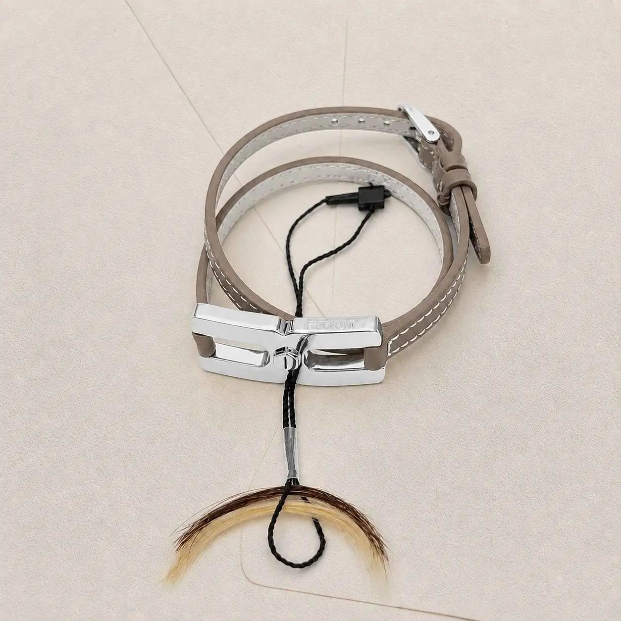Détail du bracelet Helys M argent rhodié - cadeau de naissance personnalisé avec gravure