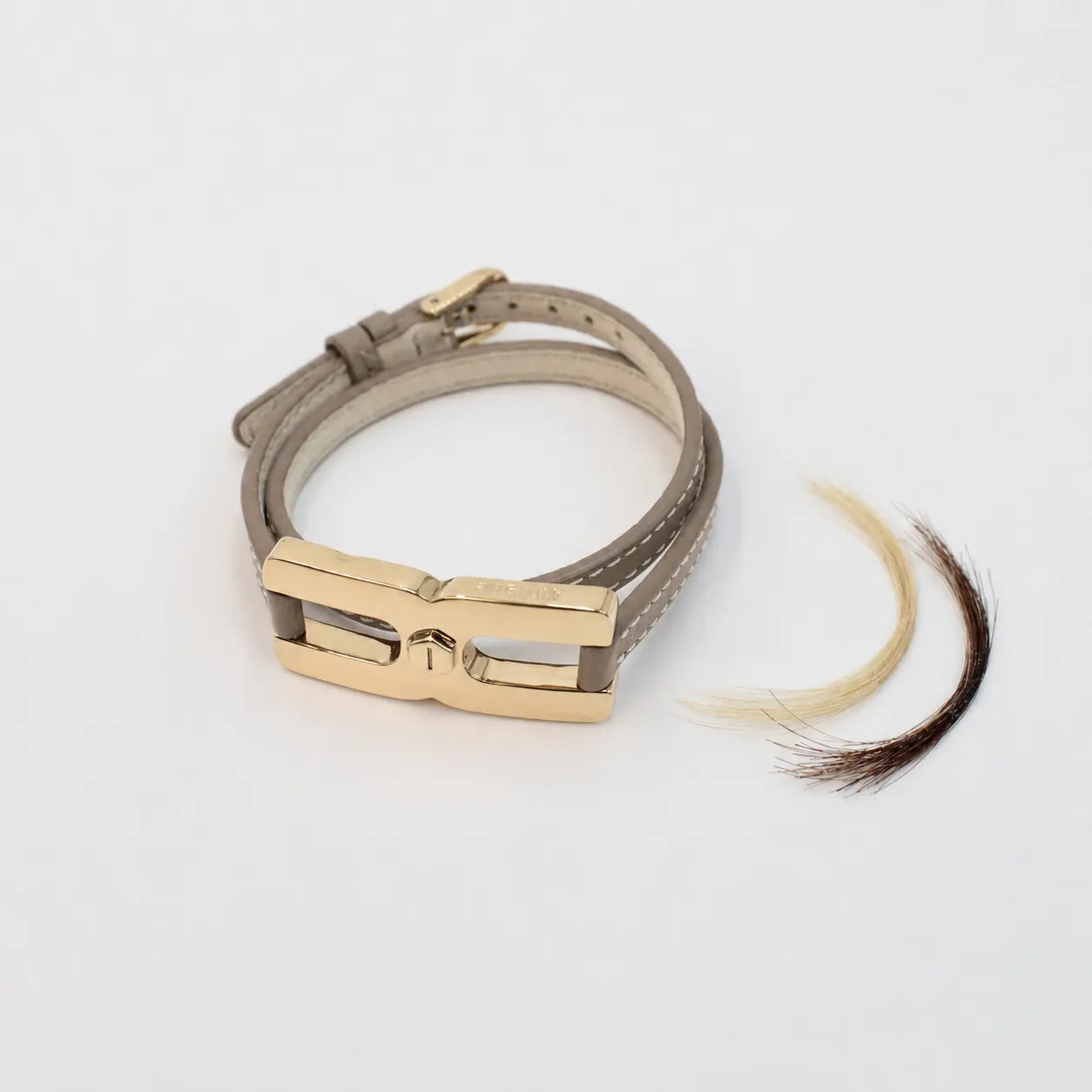 Bracelet Helys T en or vermeil avec cordon taupe - bijou cadeau de naissance personnalise alhiage